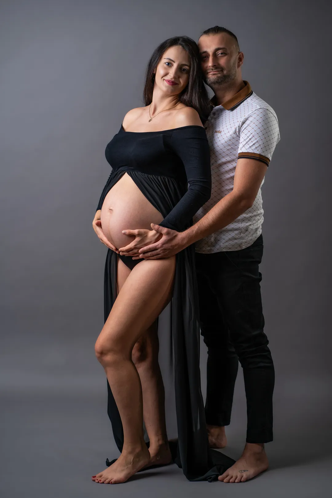 Foto eines Paares, die Frau ist schwanger, Schwangerschafts Porträt Fotografie in Wien